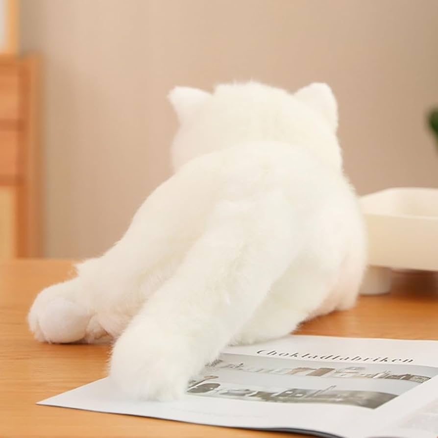 青と白の猫の陶器、かわいい表情で癒される。枕としても使える。 青と白の猫の陶器、かわいい表情で癒される。枕としても使える。